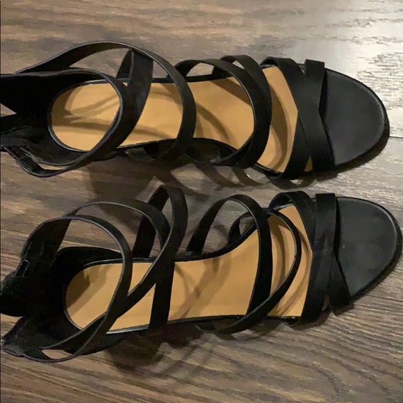 Cutout sandals - Picture 7 of 8